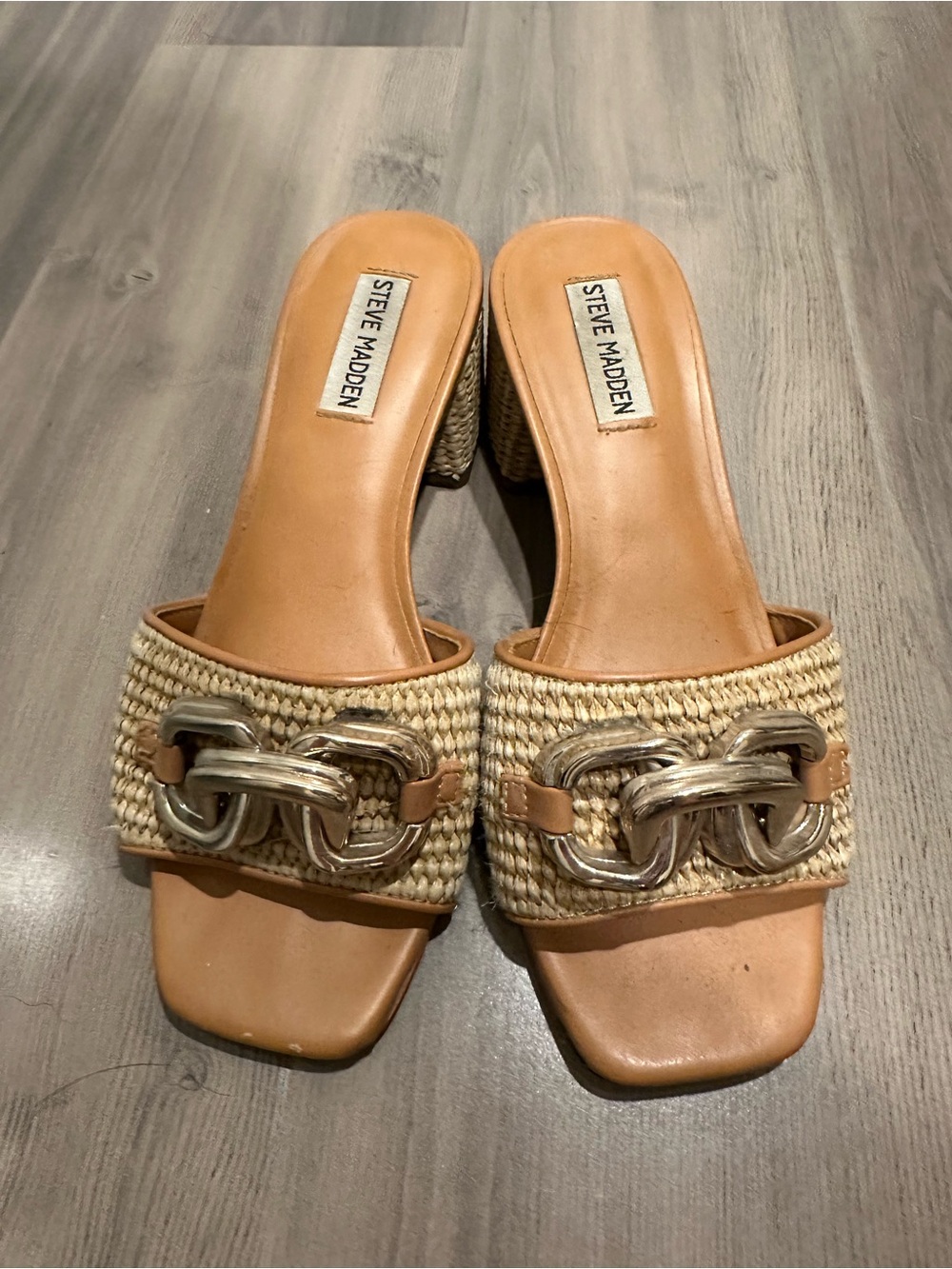 Steve Madden Tan Raffia Slide Sandals with Gold Chain Detail size 8